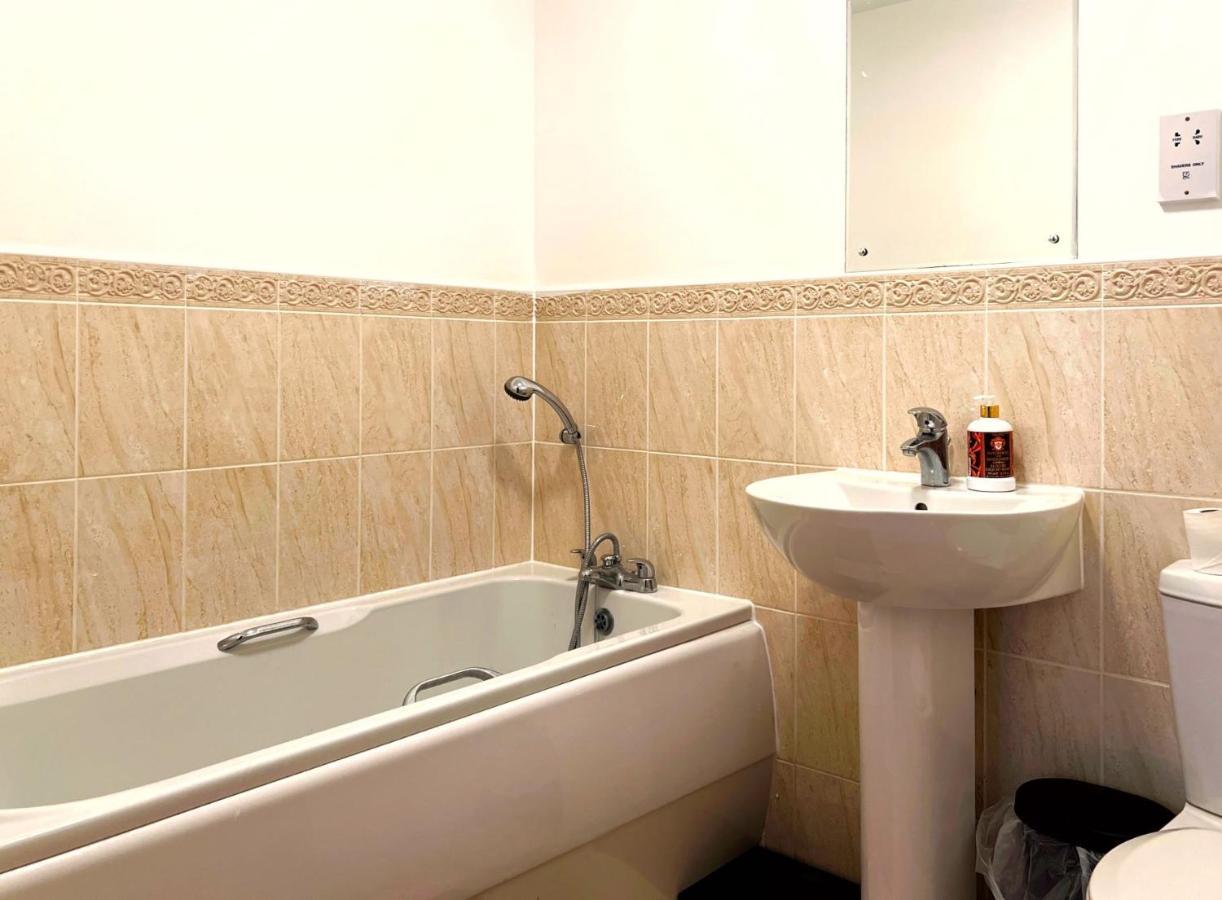 Appartamento Retro Seaside Apt With Patio Swansea Esterno foto
