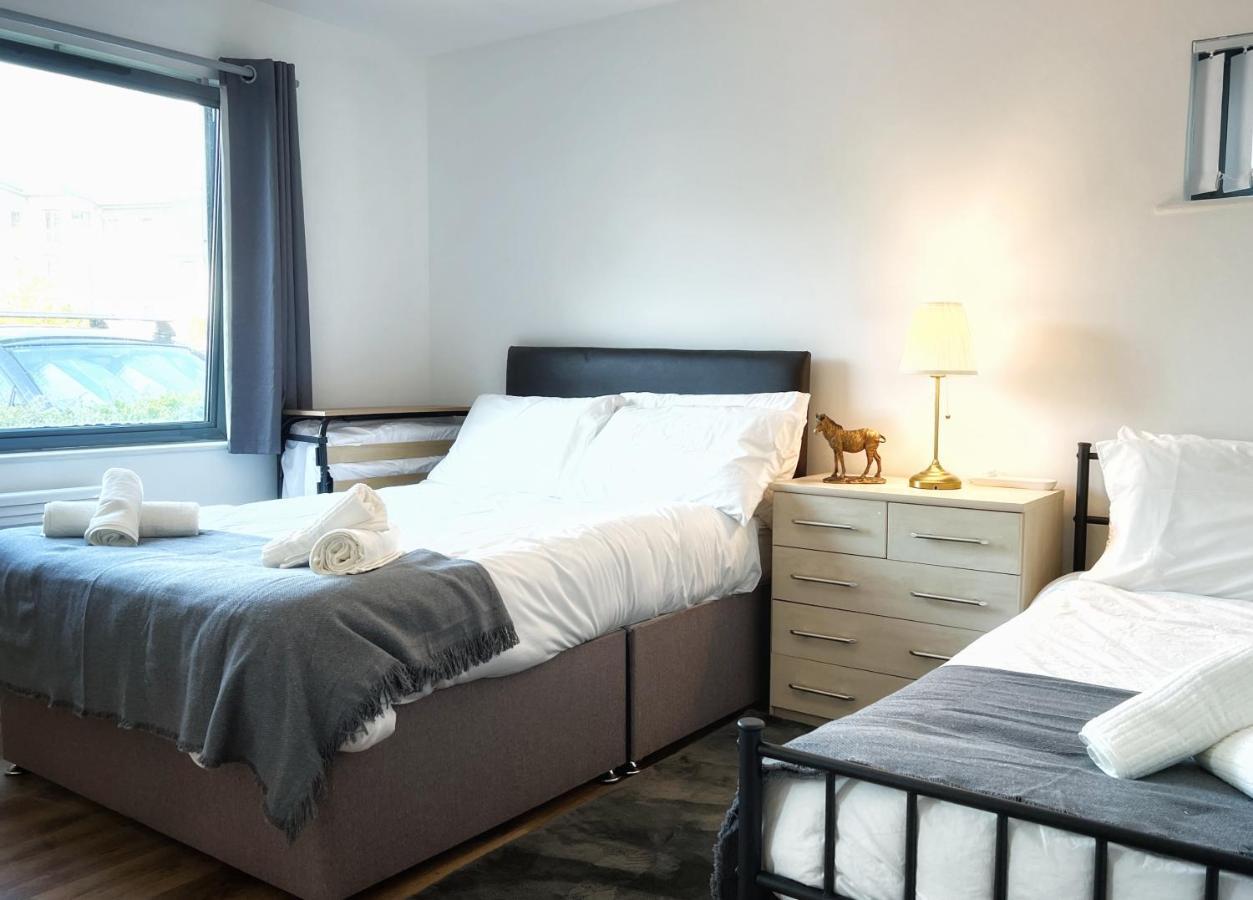 Appartamento Retro Seaside Apt With Patio Swansea Esterno foto