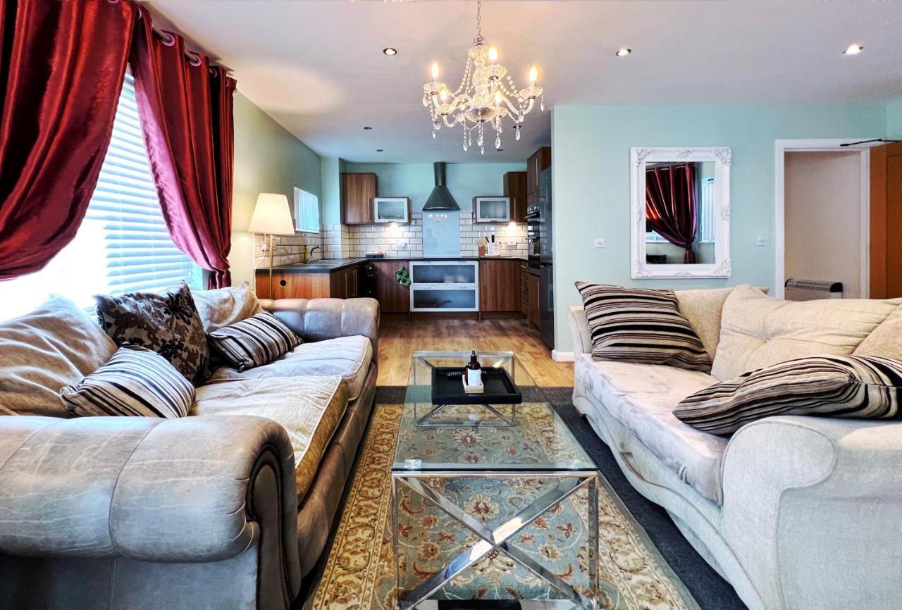 Appartamento Retro Seaside Apt With Patio Swansea Esterno foto