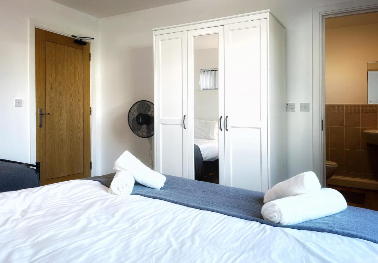 Appartamento Retro Seaside Apt With Patio Swansea Esterno foto