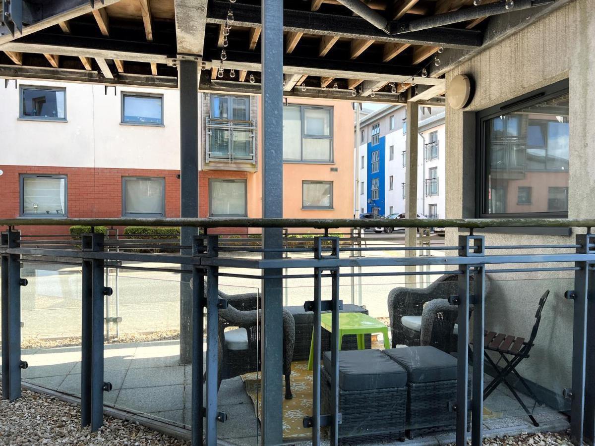 Appartamento Retro Seaside Apt With Patio Swansea Esterno foto